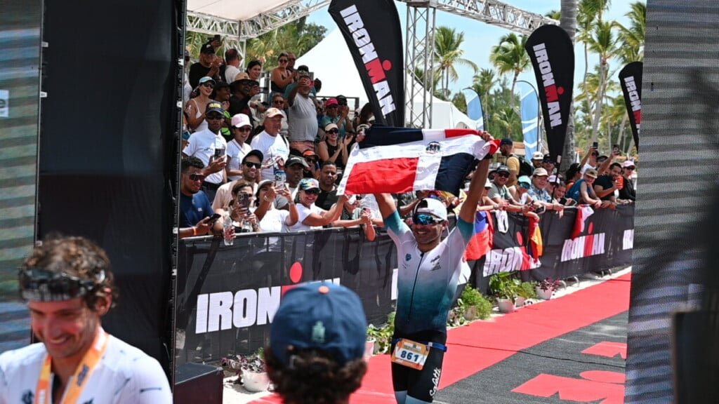 Dominicanos brillan en el Ironman 70.3 Cap Cana 2026