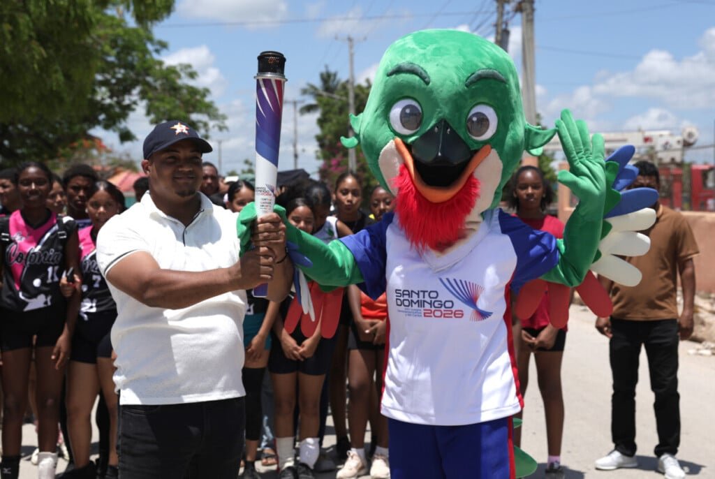 Oviedo y Juancho se unen al recorrido de la antorcha de Santo Domingo 2026