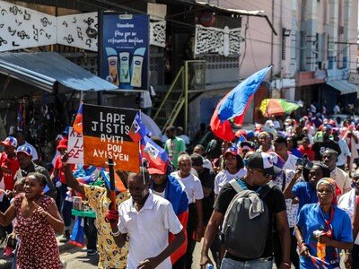 Miles de haitianos marchan en Haití para exigir la paz