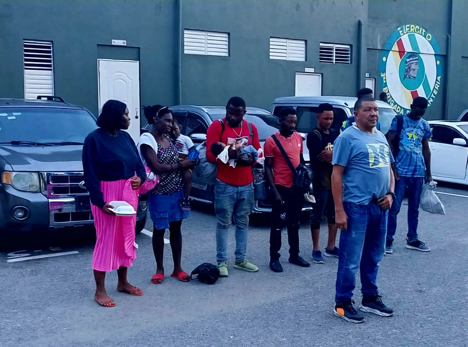 Capturan a chófer que llevaba haitianos sin documentos en un autobús en San Juan de la Maguana