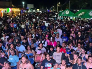 El diputado Jhon Contreras aporta alegría y entusiasmo a las Fiestas Populares y Culturales de Bayaguana 2026