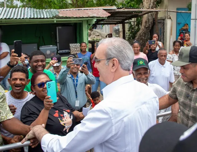 El presidente Abinader inaugurará dos carreteras y un techado escolar en Monte Plata este sábado
