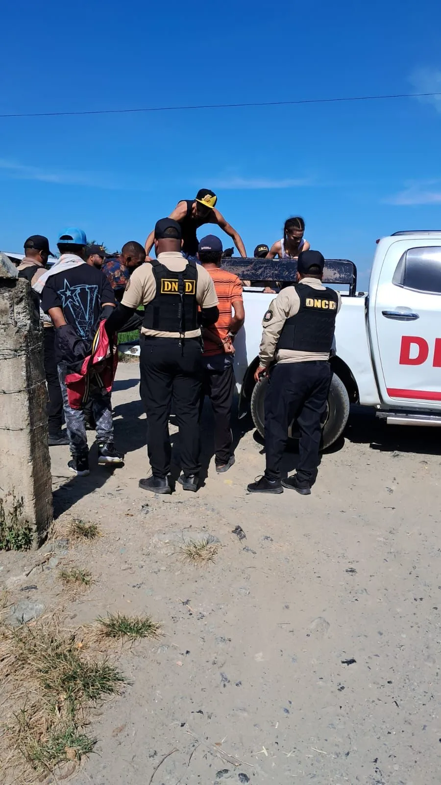 La DNCD incauta 6,500 gramos de drogas y detiene a 43 personas en La Vega