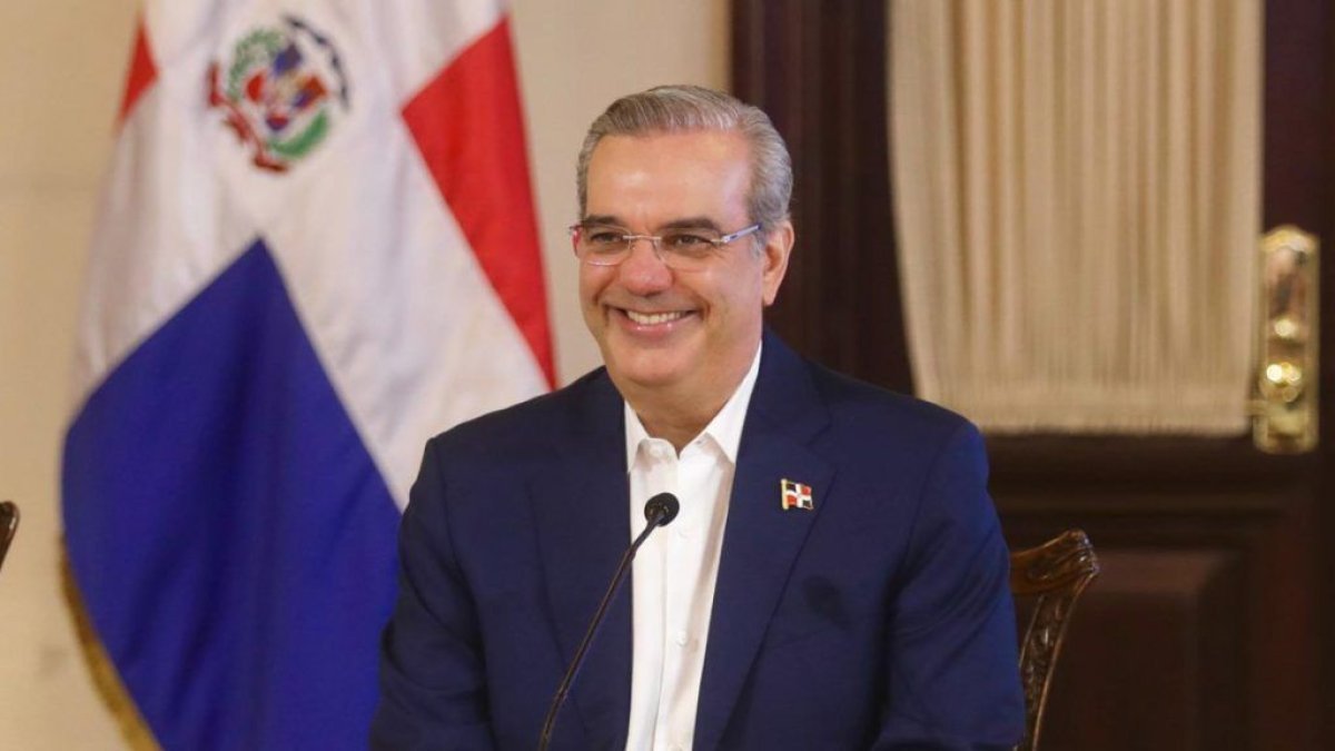 El presidente Luis Abinader promulga la Ley 30-26 para abordar la crisis económica