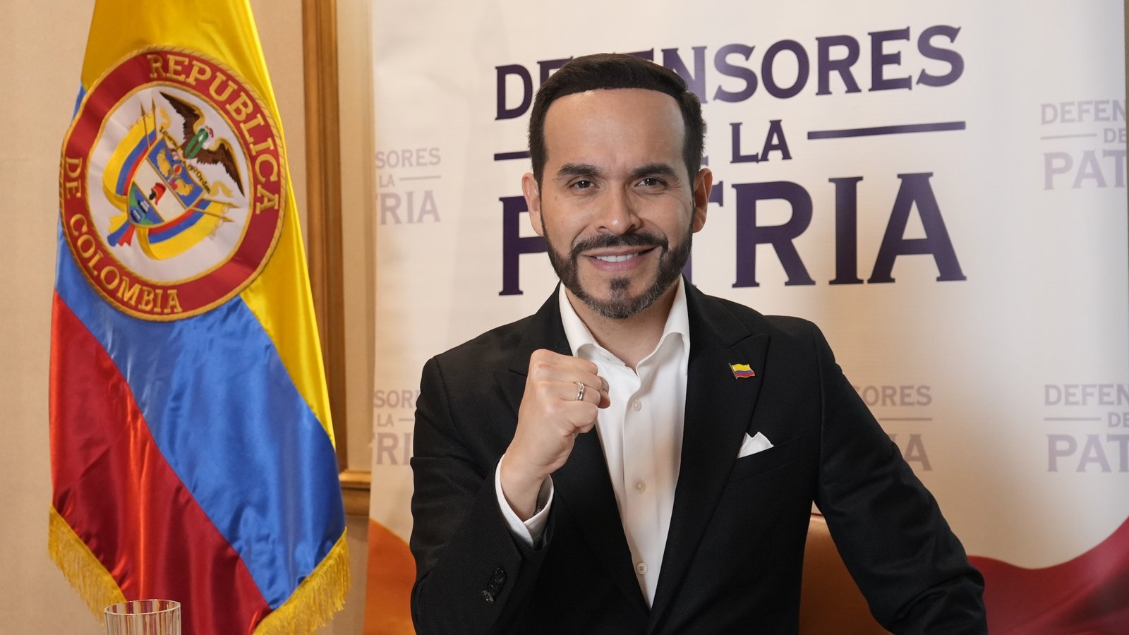 Abelardo de la Espriella se proclama presidente de Colombia