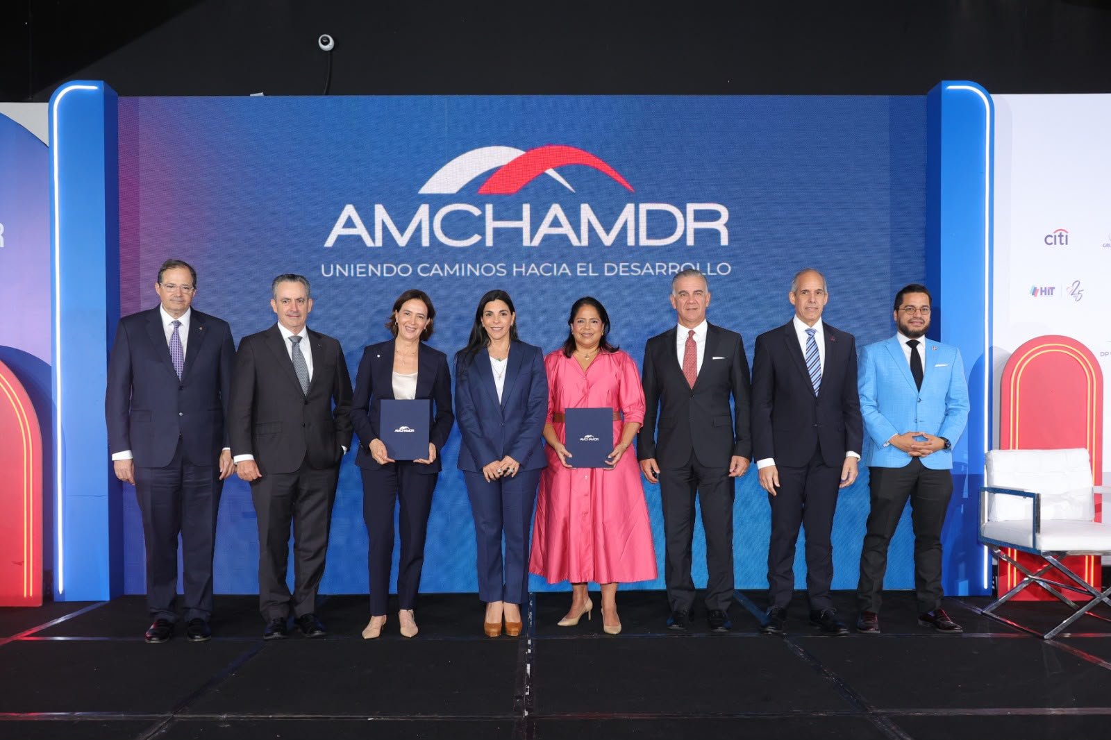 Representantes del BID y Banco Mundial discuten perspectivas de República Dominicana en almuerzo de Amchamdr