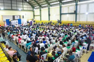 Víctor Pichardo es galardonado por su respaldo al ámbito educativo en Monte Plata