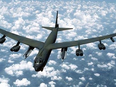 Accidente de bombardero B-52 en California tras despegue