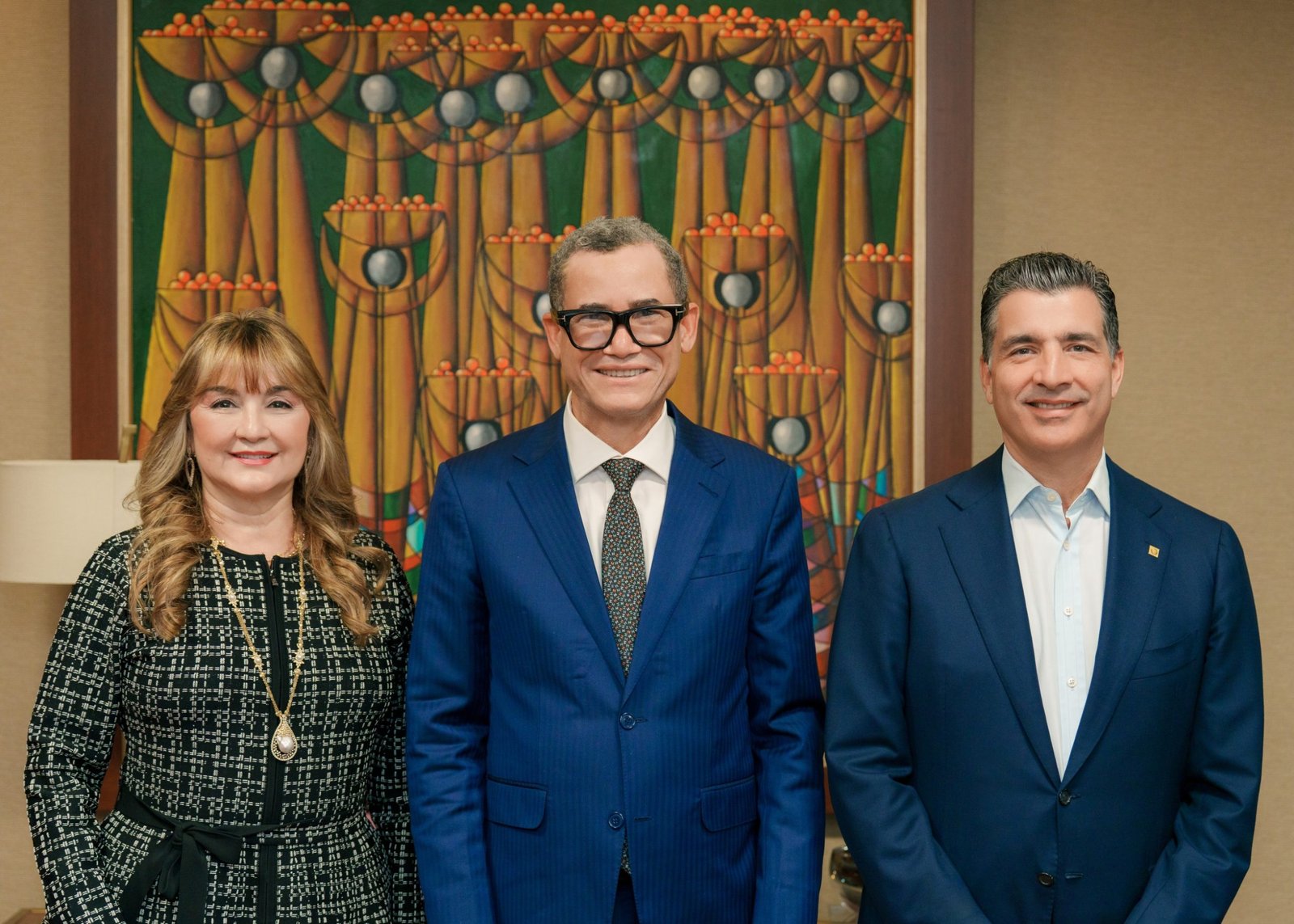 Banco Popular muestra programas de formación digital y su tecnología al ministro de Trabajo