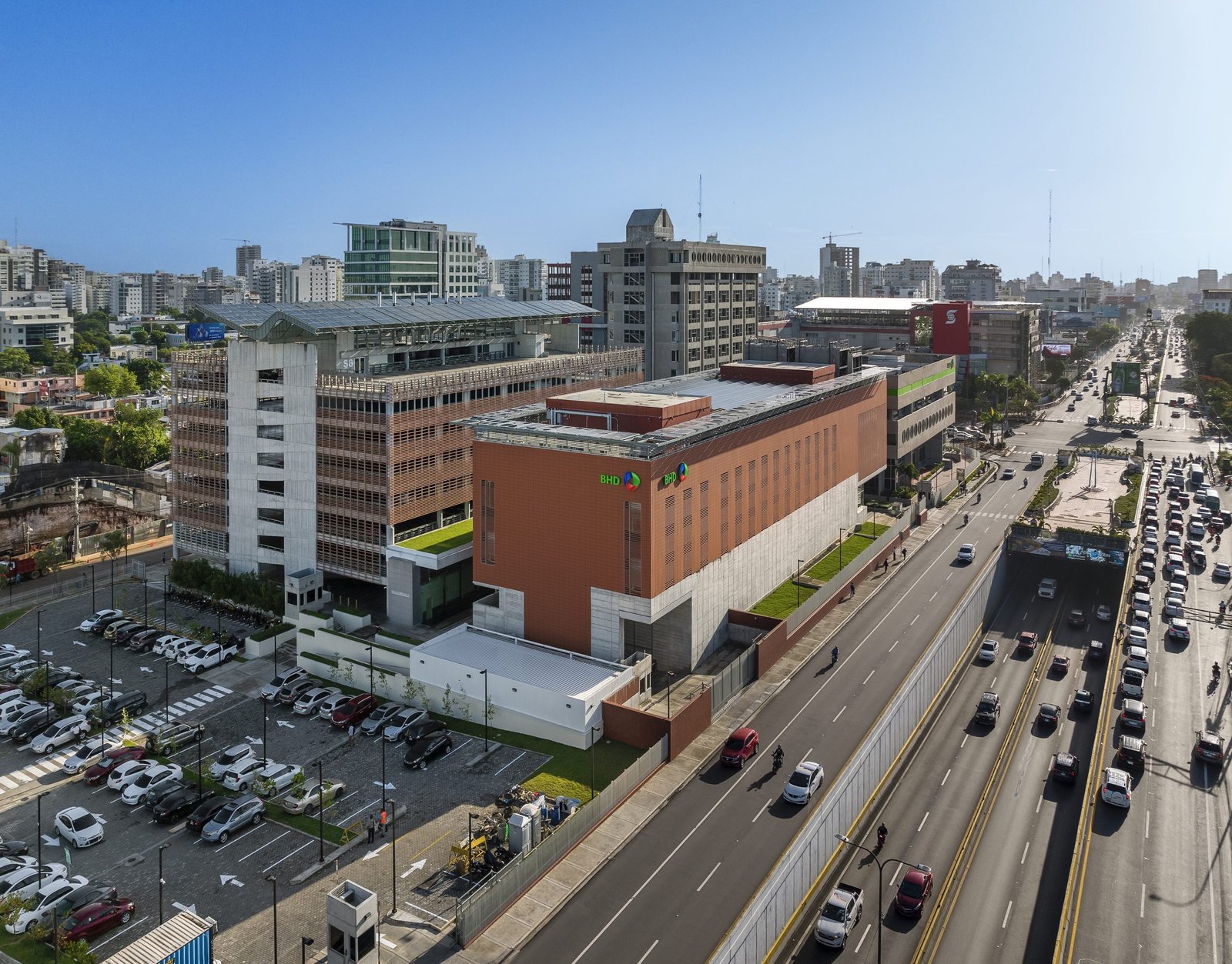 BHD obtiene certificación Oro internacional por la sostenibilidad de su centro de datos