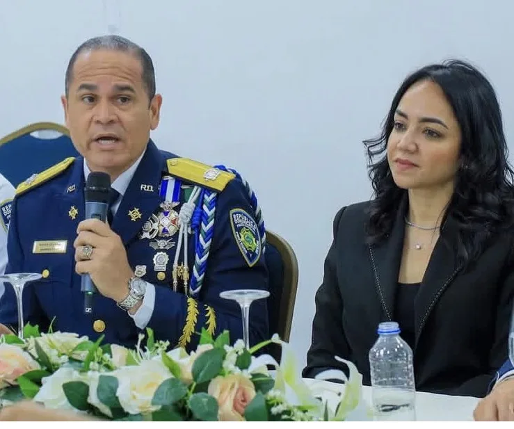 Critican el liderazgo del director de la Policía Nacional y destacan la creciente influencia de Faride Raful