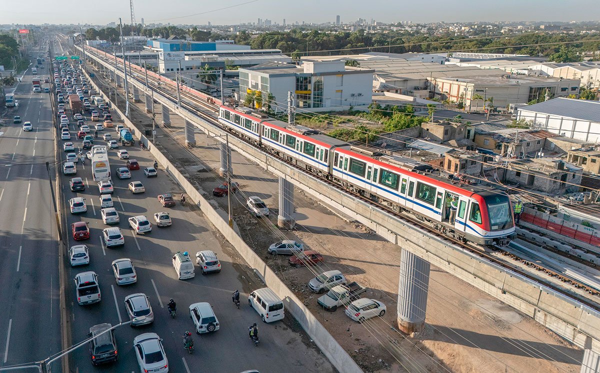 Incrementa la inversión pública en el metro y viviendas de Santo Domingo