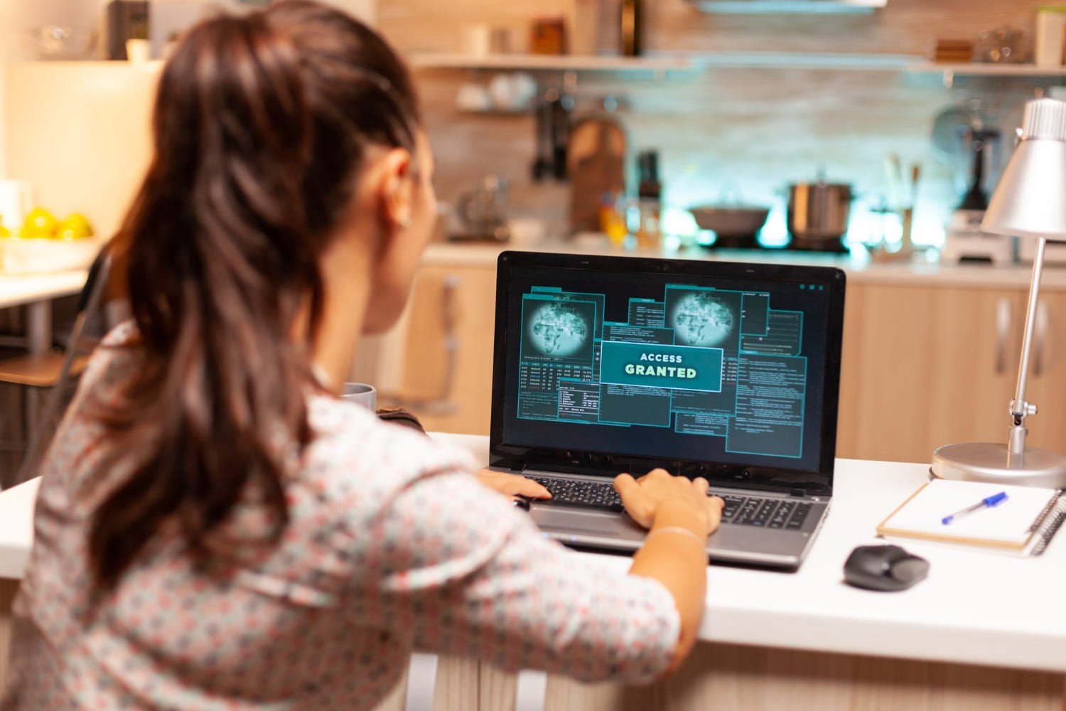 Ciberdelincuentes utilizan herramientas de IA fraudulentas para agredir a PyMEs