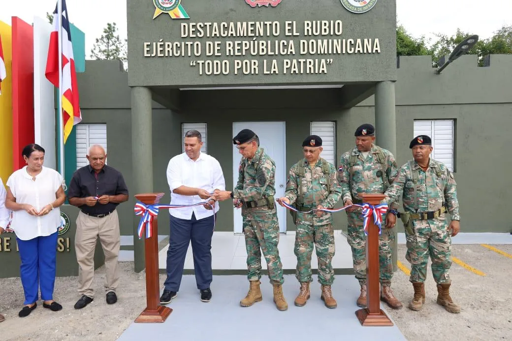 Entrega de destacamento renovado en El Rubio por parte del Comandante del Ejército