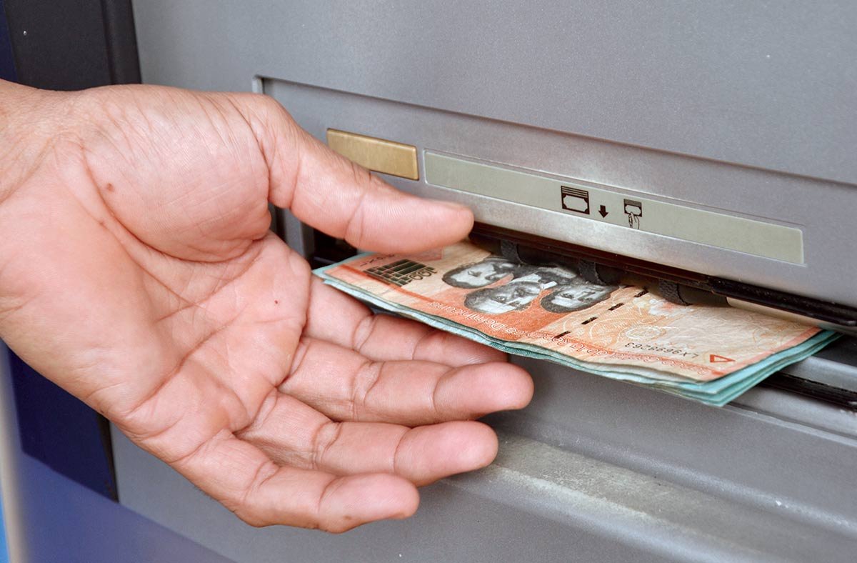 ¿Qué hace que un ‘avance de efectivo’ con tarjeta de crédito sea tan costoso?