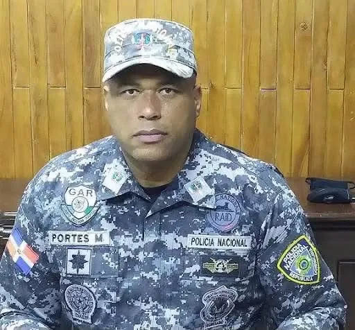 Fallece general retirado de la Policía Nacional mientras jugaba baloncesto en el ensanche La Fe