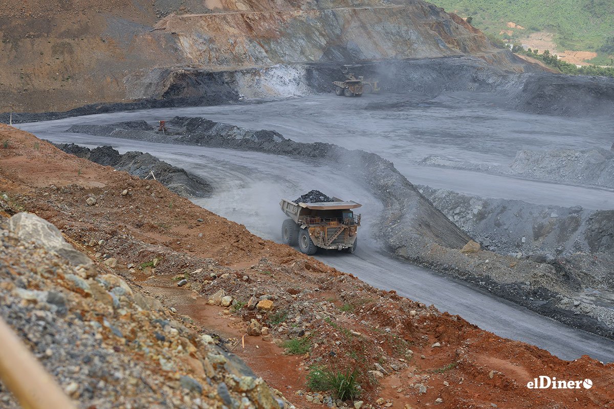 Los sectores de minería y electricidad destacan por salarios elevados en República Dominicana