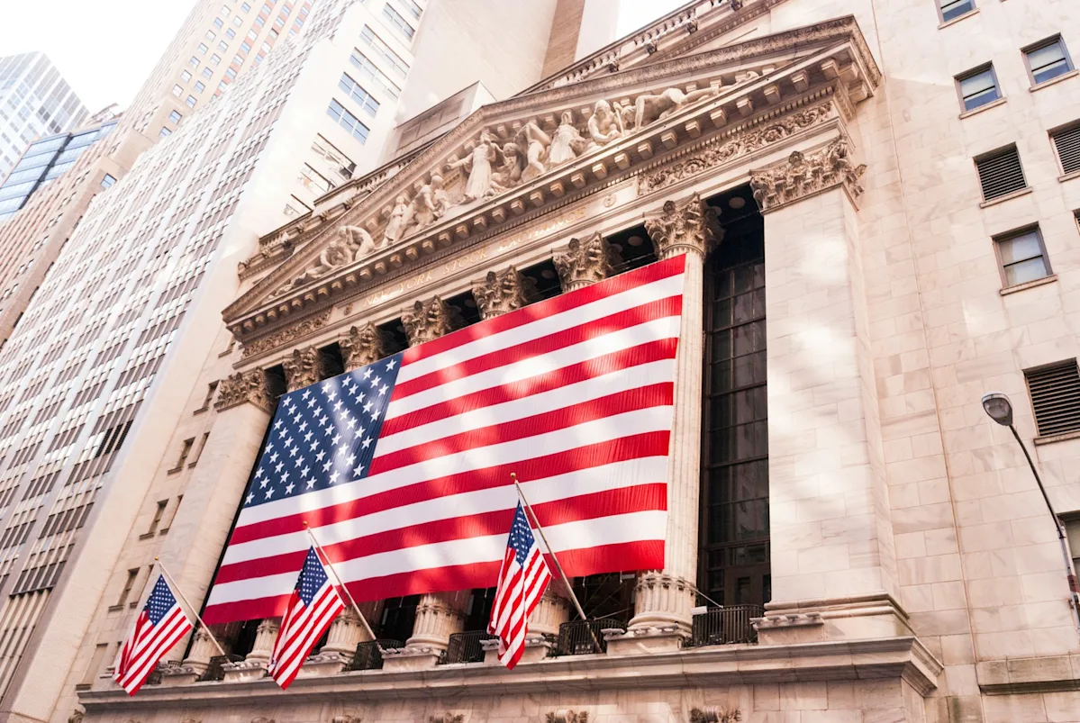 Wall Street termina en alza tras la reducción de la inflación en EE. UU.