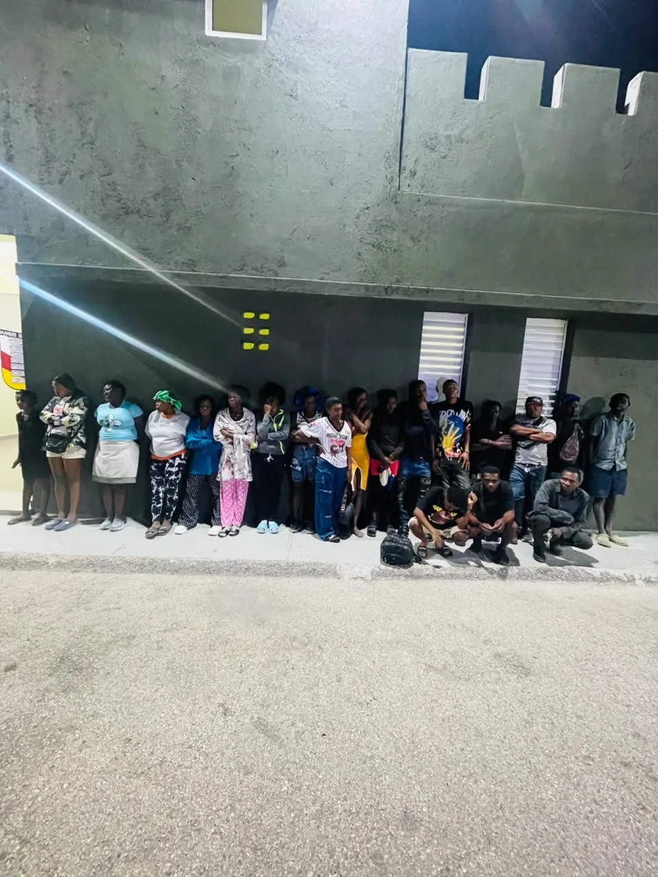 Ejército detiene a 76 haitianos y captura motocicletas en Elías Piña y Dajabón