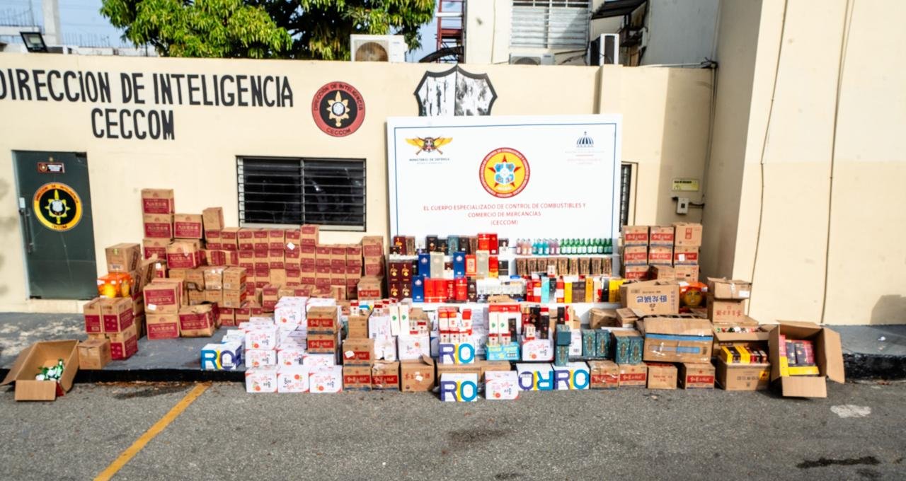 Operativo del MICM y Ceccom decomisa más de RD$19 millones en bebidas y cigarrillos premium en Villa Consuelo