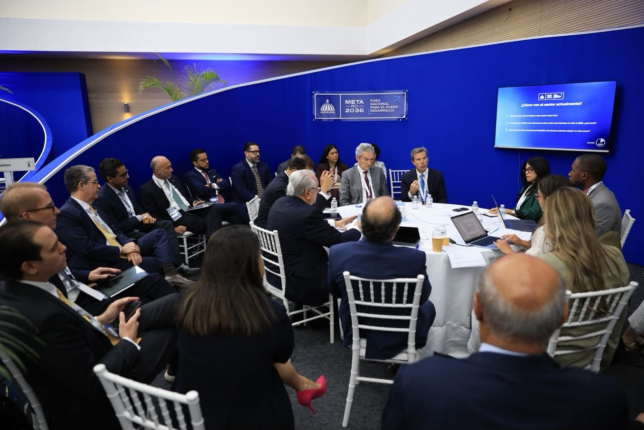 Miguel Lama presenta iniciativas para mejorar la competitividad en zonas francas