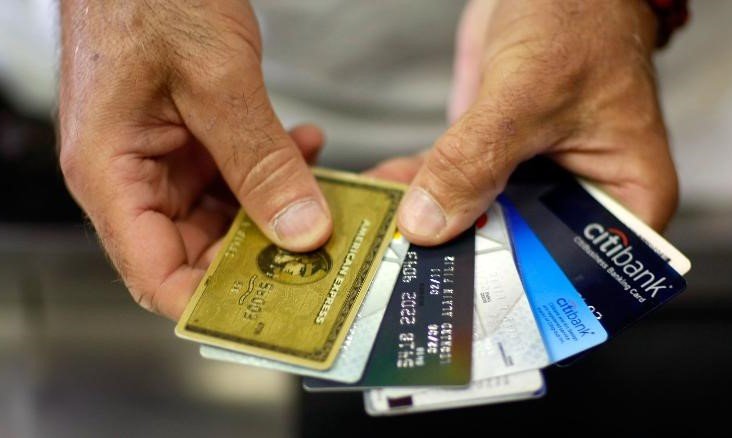 Incremento de deuda en tarjetas de crédito en toda Estados Unidos
