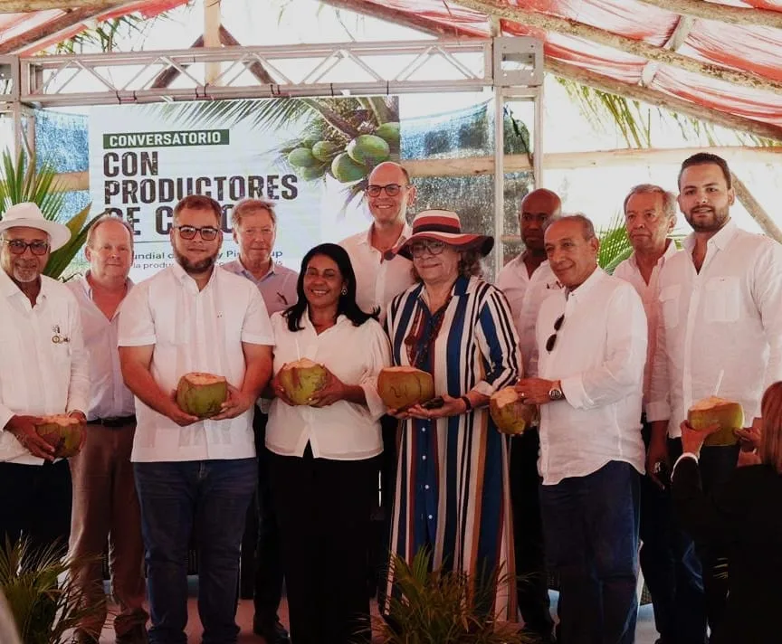Compañía internacional comienza inversiones en el sector del coco en República Dominicana