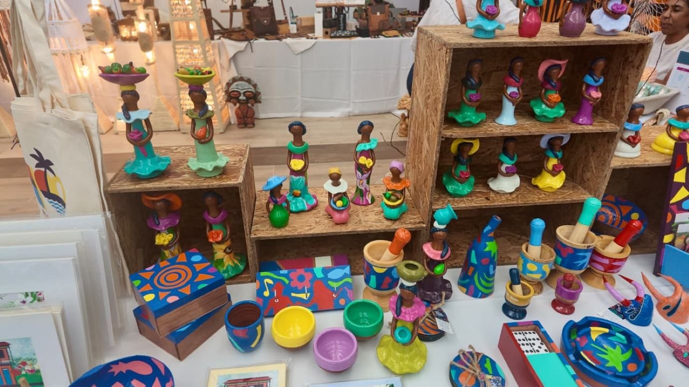 De la añoranza por su tierra a una marca de artesanías dominicanas