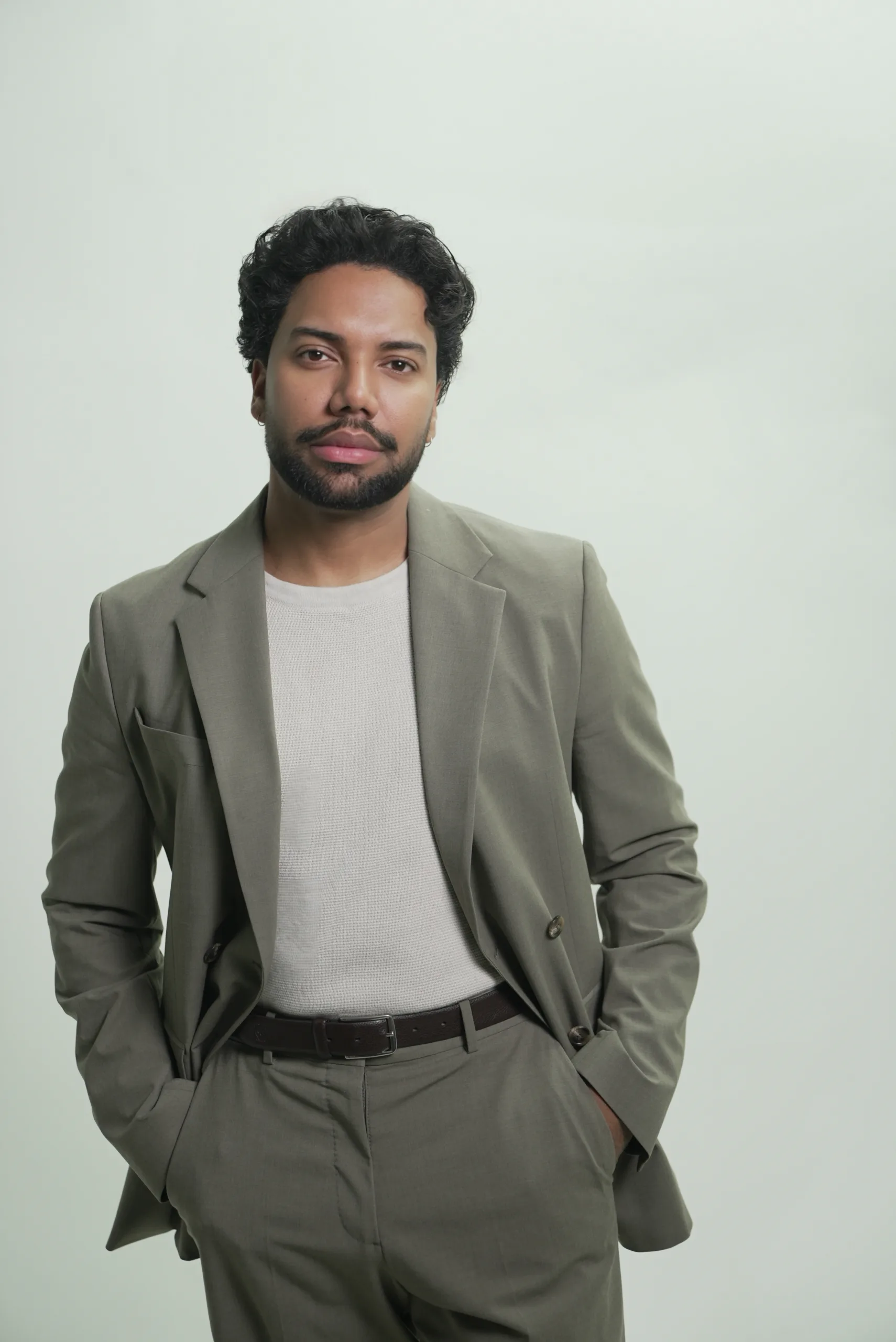 Edwin Dormoy explora los peligros de la exposición en redes sociales con «Influencer y Narco»
