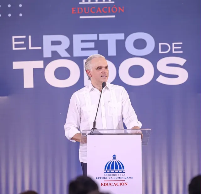 Estudiante resalta las oportunidades educativas de la nueva escuela inaugurada por el Gobierno en Ciudad Juan Bosch