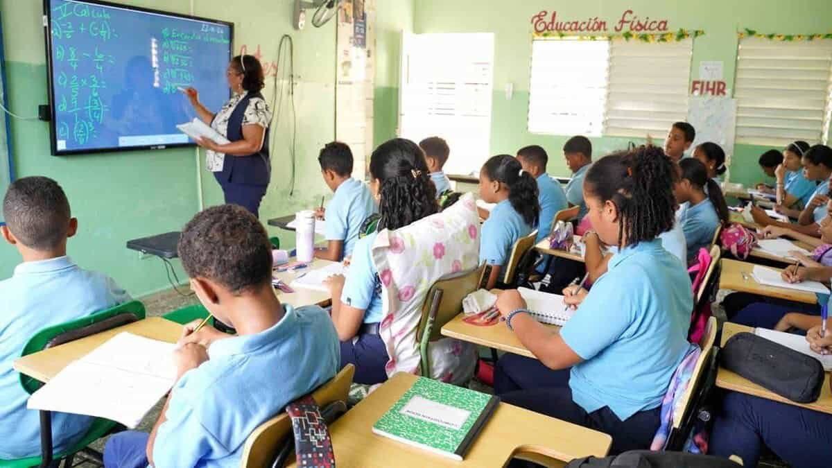 Diez distritos agrupan el 50% de las escuelas con bajo rendimiento