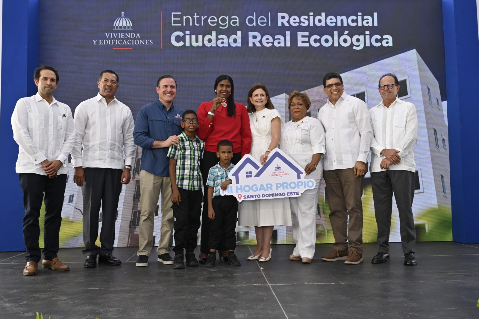 Banreservas apoya la entrega de 836 apartamentos en Ciudad Real Ecológica a cargo de Raquel Peña