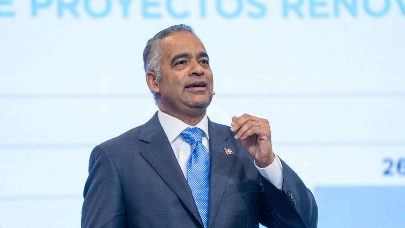 Ministro Santos resalta el impacto de la minería en la economía tras un aumento del 17.9% en septiembre