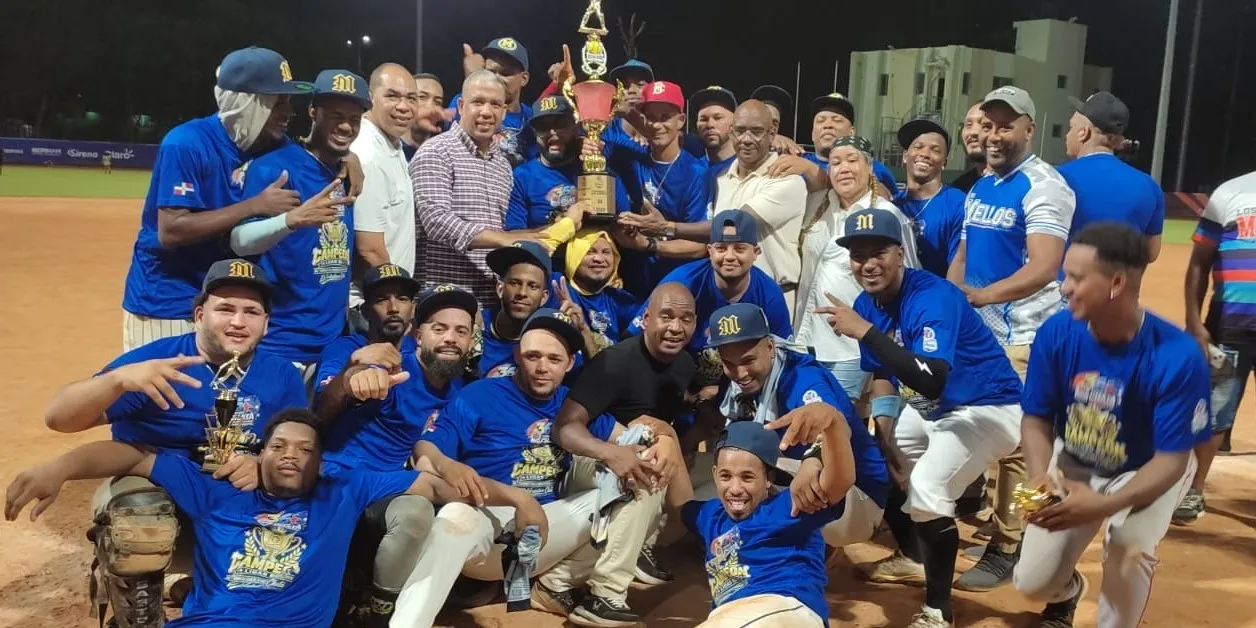 Los Mellos se coronan campeones del sóftbol chata tras vencer a La Farándula