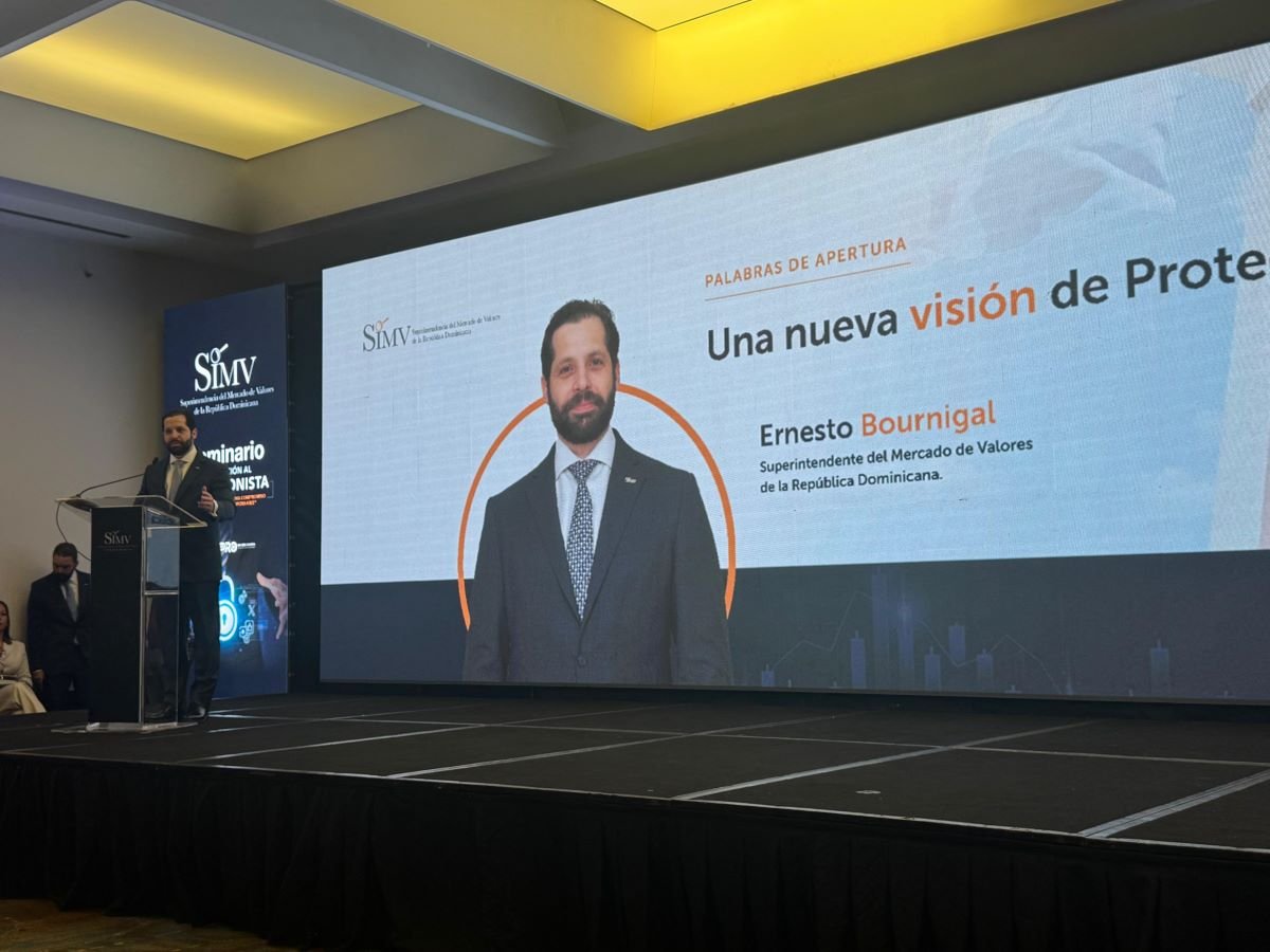 Superintendente Bournigal: “La educación financiera es clave para proteger al inversionista”