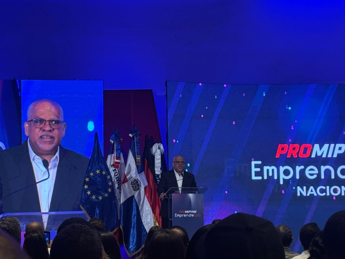 Emprendelab 2026 otorga becas de talento digital y premios de hasta US$15,000 a ganadores