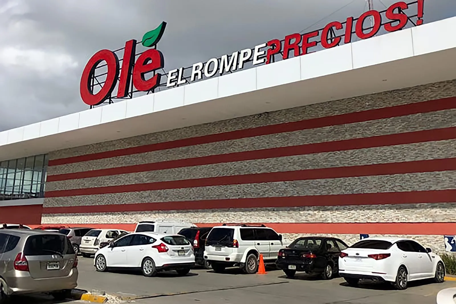 Hipermercados Olé aclara a empleados: afirma que pagó bonificación superior a la estipulada por ley
